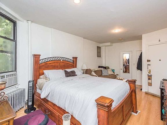 2nd image of 215 W 16th St #3RE