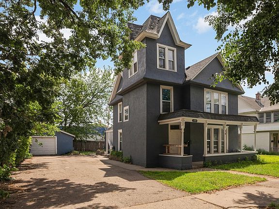 2nd image of 922 18 1/2 Ave NE
