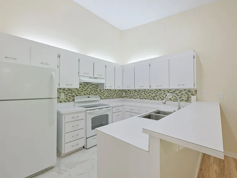 3301 Crystal Ct E #O — Photo 11