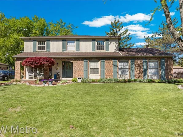 5757 Folkstone Dr, Troy, MI 48085