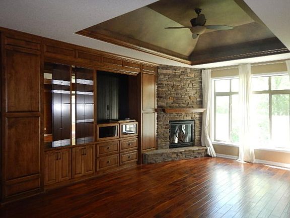 2nd image of 365 Brickyard Dr
