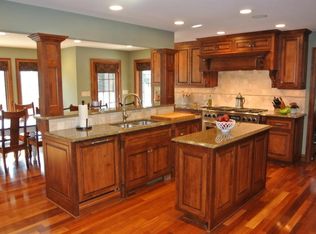 21035 Oak Ridge Ct, Brookfield, WI 53045