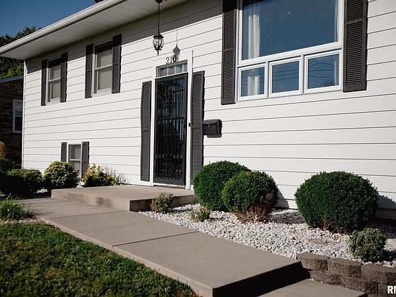 5th image of 210 Peach Dr