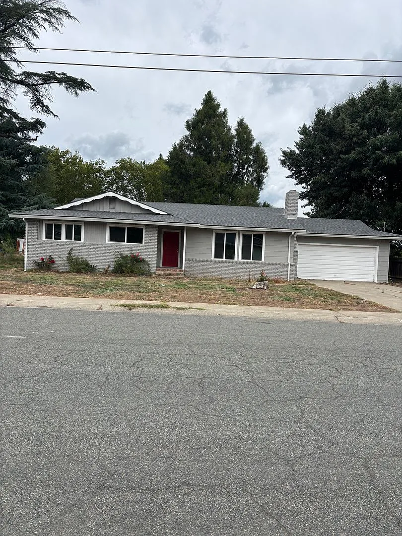 4 B/D 2 Ba Home In Gridley Available Now! — Photo 1