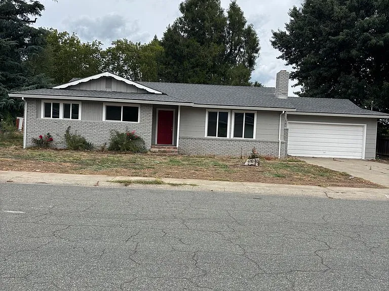 17 Hollis Ln — Photo 1