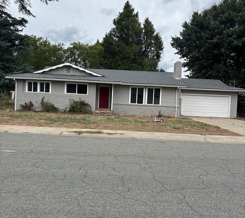 1st image of 17 Hollis Ln