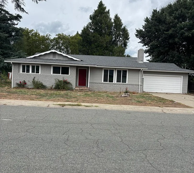 17 Hollis Ln