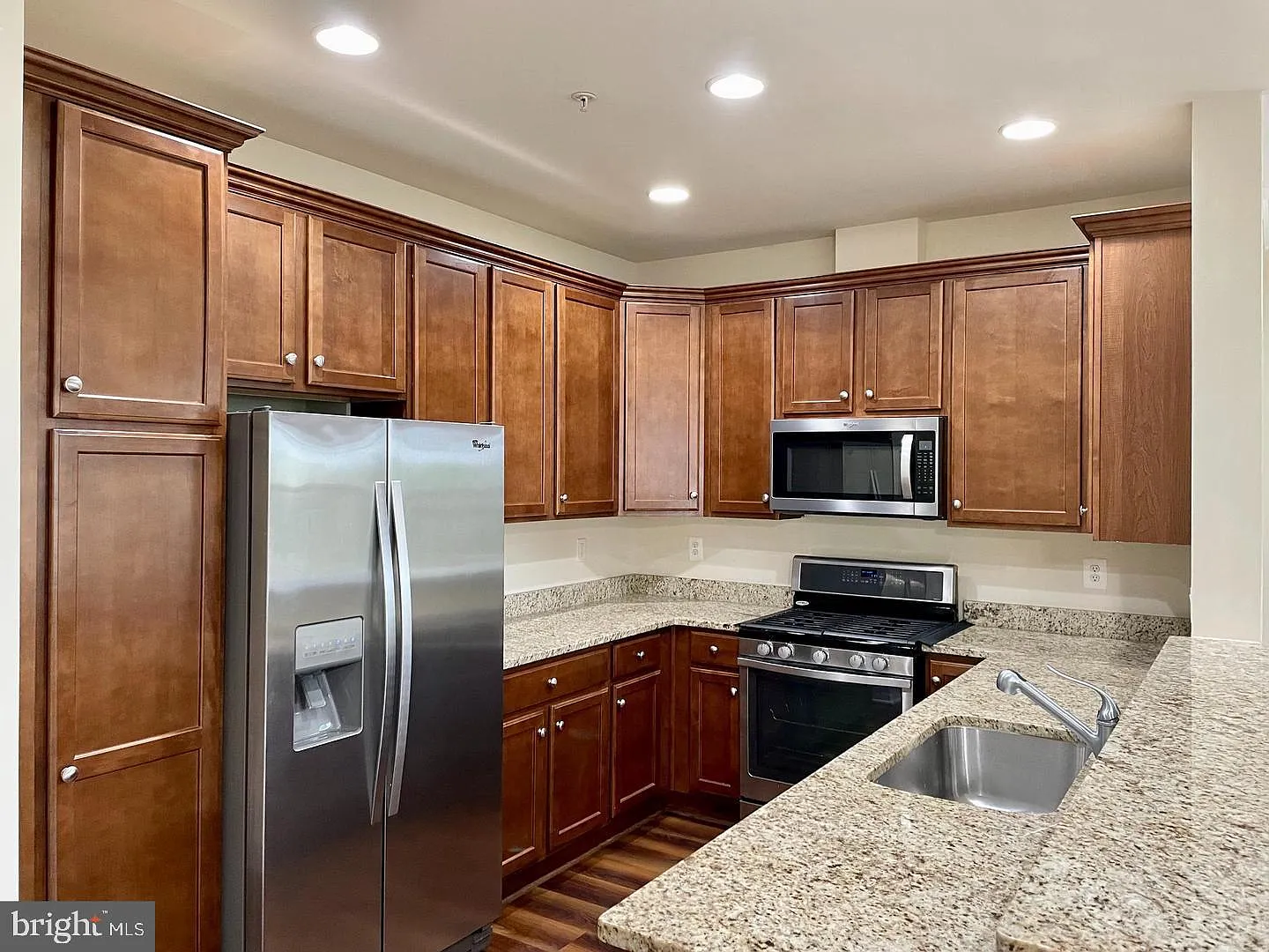 3 bed, 2130 sqft, $3,400 — Photo 4