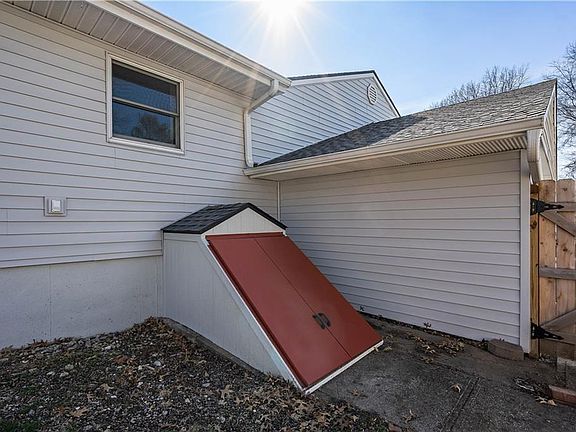 3rd image of 1217 Owen Dr