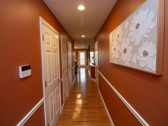 4th image of 6 Sycamore Dr #6