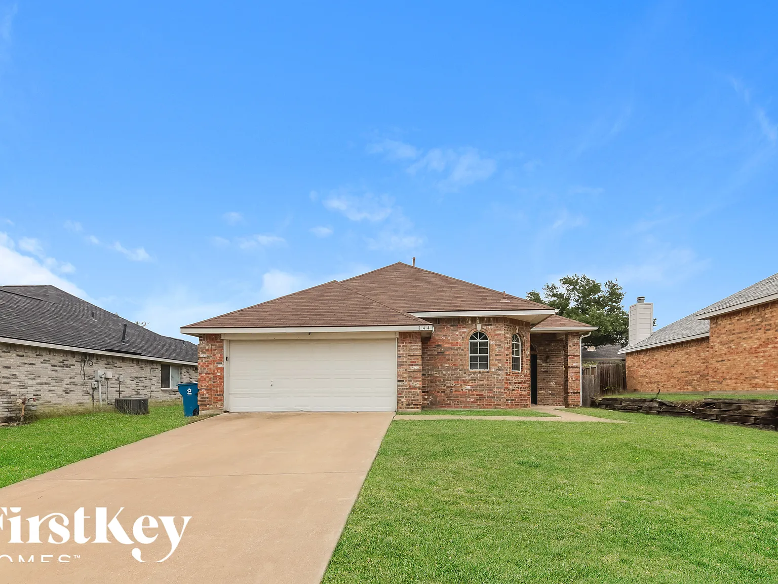 3 bed, 2.0 bath, 1220 sqft, $2,085 — Photo 1