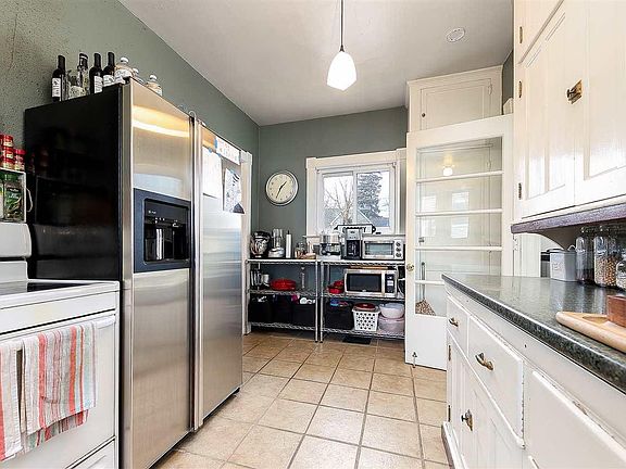 3rd image of 542 W 11th St
