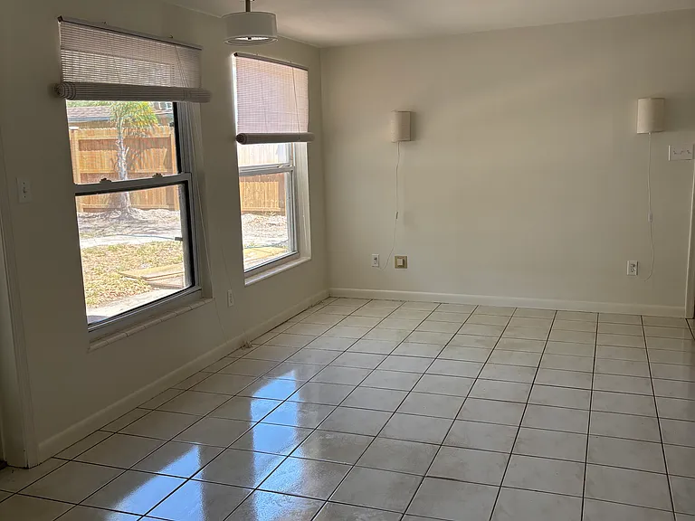 312 W Cornelius Cir — Photo 9