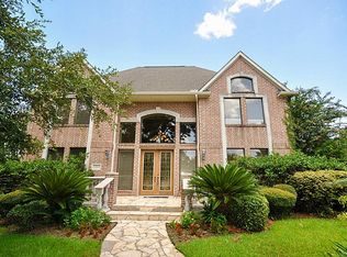 19 Falling Leaf Ct, Friendswood, TX 77546
