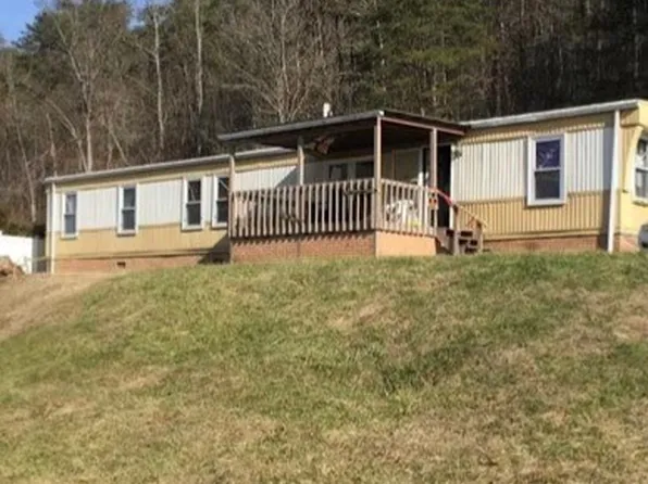 1 Larry Ln, Alum Creek, WV 25003