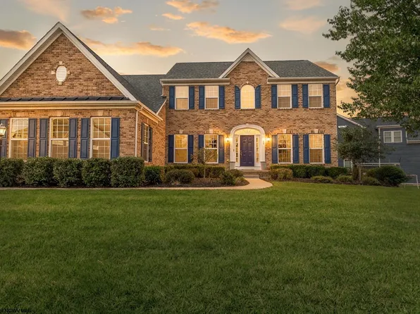 77 Falling Water Ln, Morgantown, WV 26508