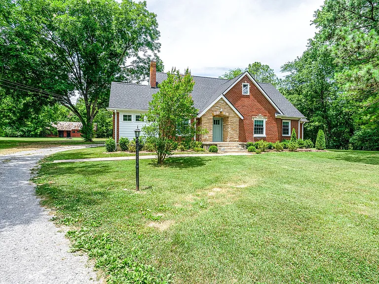 8569 Horton Hwy — Photo 2