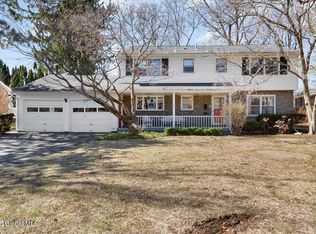 8 Harding St, Albany, NY 12208