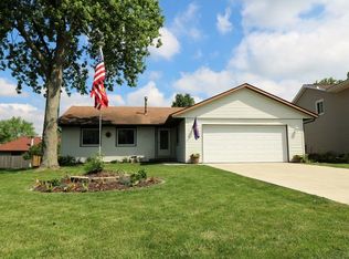 4 Ivey Ct, Bloomington, IL 61701