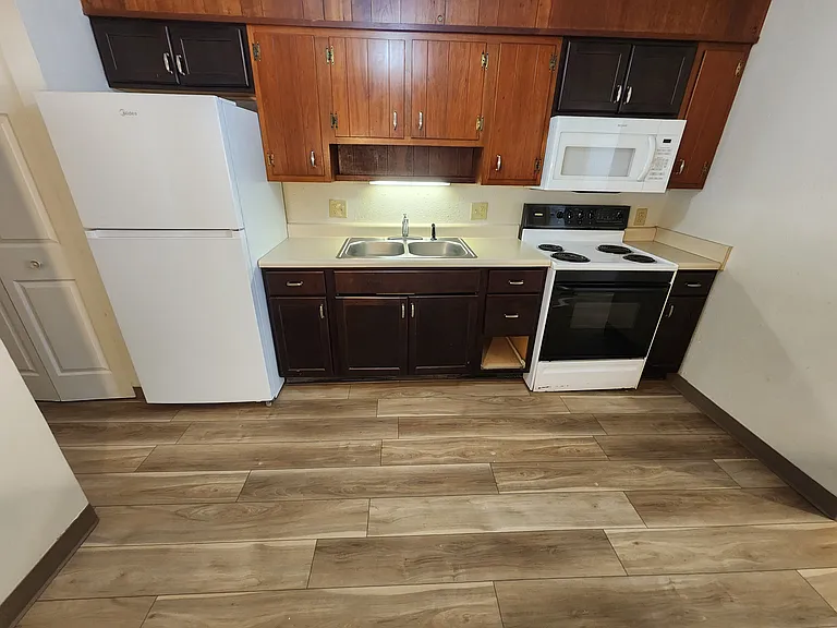 4510 W Washington St #102 — Photo 3