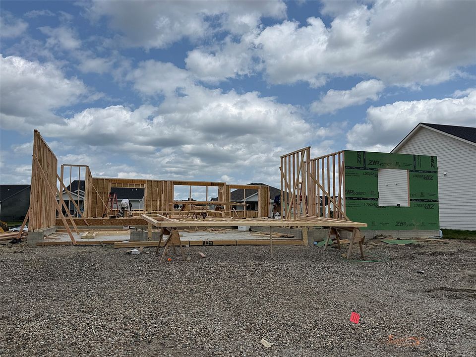2nd image of 807 SW Boulder Dr
