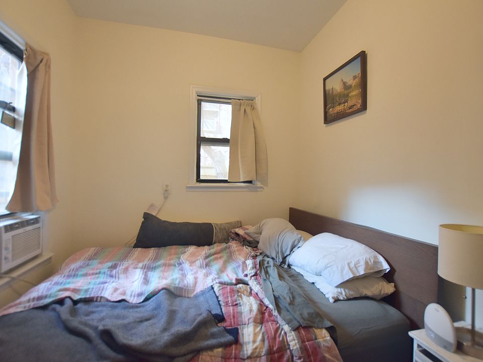 2nd image of 11 Cornelia St APT 4F
