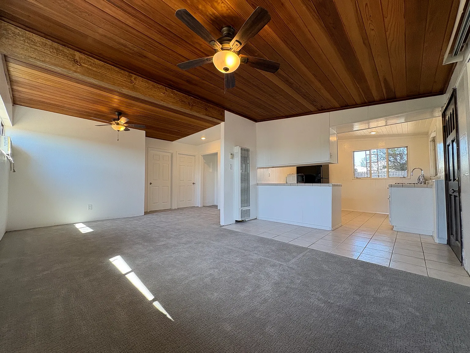 2 bed, 850 sqft, $2,695 — Photo 3