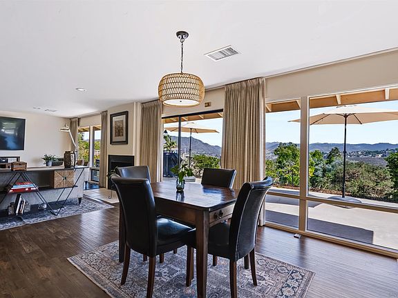 3rd image of 1359 Knoll Park Ln