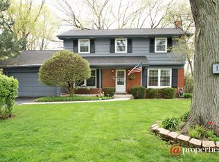 1332 Prairie Lawn Rd, Glenview, IL 60026