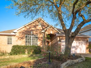 319 Colony Creek Dr, Dickinson, TX 77539