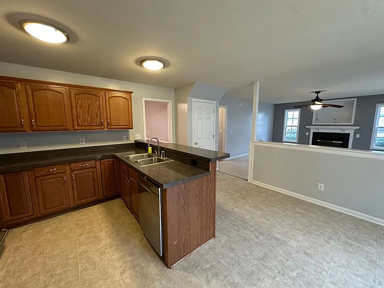 303 Princess Anne Cir — Photo 5