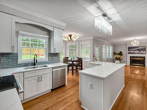 2nd image of 107 Lonebrook Dr