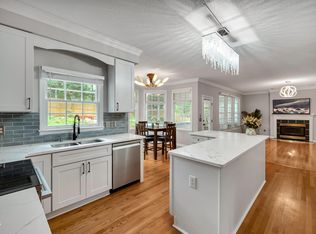107 Lonebrook Dr, Chapel Hill, NC 27516
