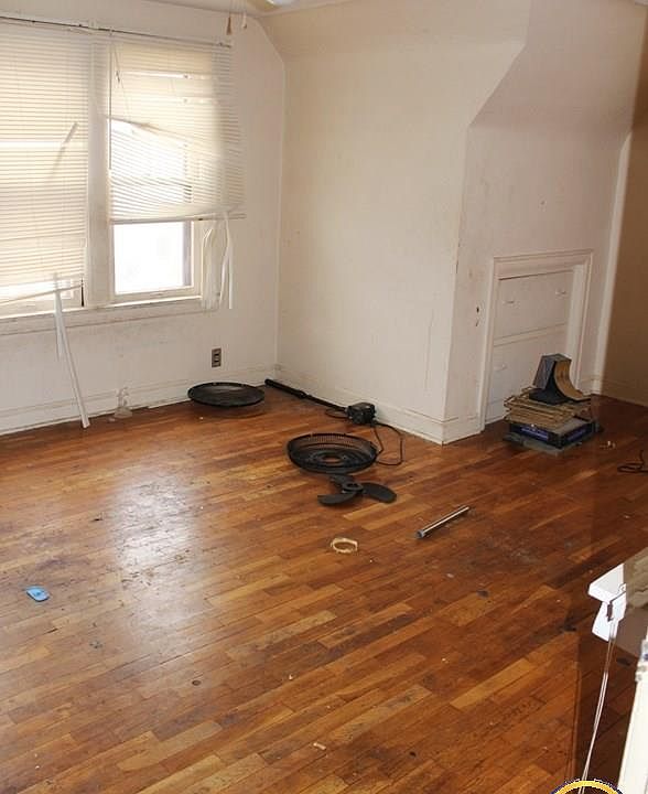 2nd image of 1800 SE Hudson Blvd