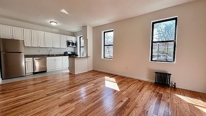 1st image of 165 Pinehurst Ave APT G