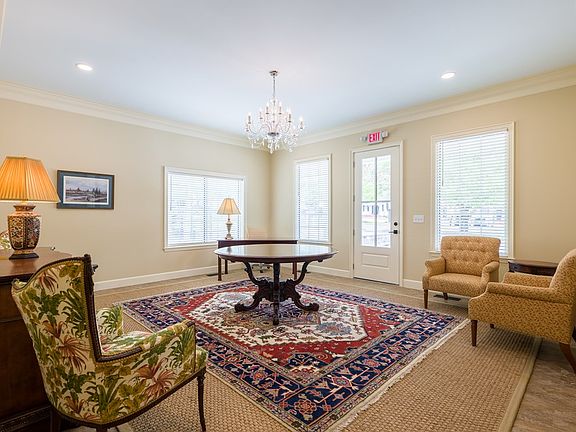 3rd image of 720 S Main St