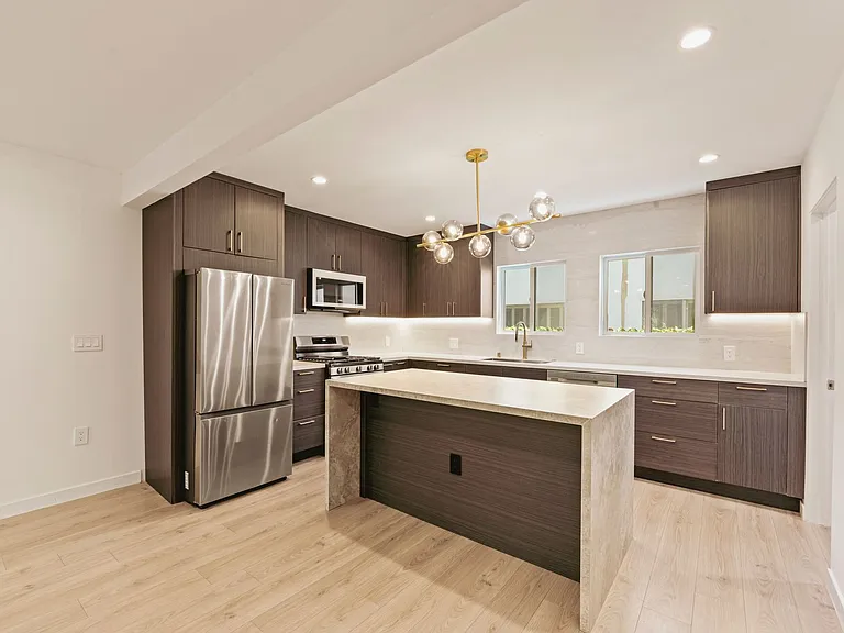 751 N Alfred St — Photo 9