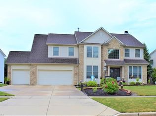 15002 Old Oak Dr, Strongsville, OH 44149