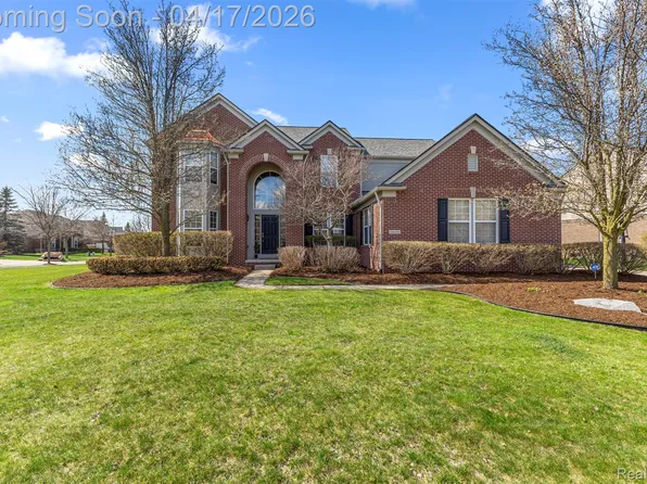 16639 Yellowstone Dr, Northville, MI 48168