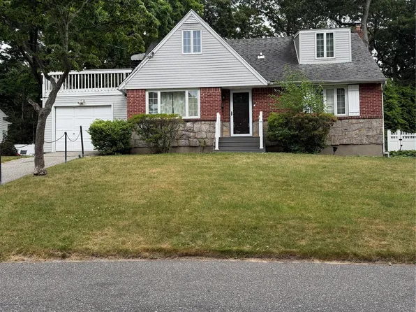 26 Shelley Place, Huntington Station, NY 11746