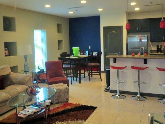 3rd image of 1304 Camelia Ave Unit 3