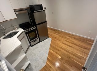 190 Orchard St #2F, New York, NY 10002
