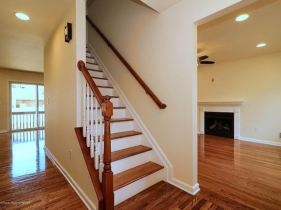 4th image of 208 Beach Ave