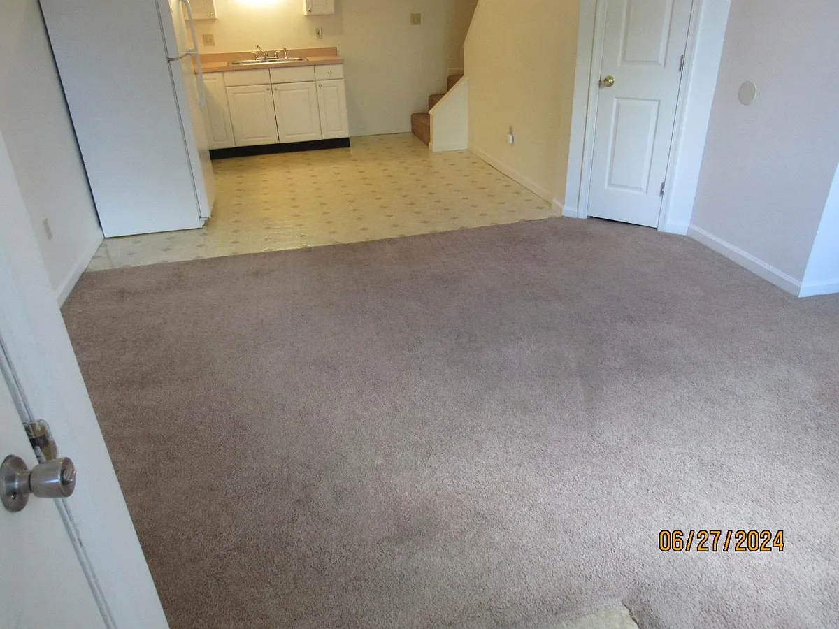 Unit Photo - 113 S Market St #2