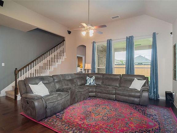 3rd image of 5025 Sugarberry Dr