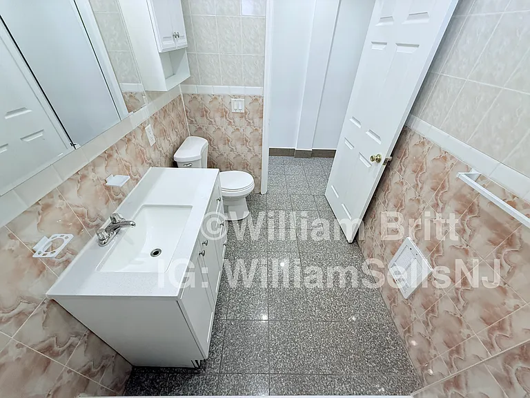 377 Danforth Ave #A9 — Photo 12