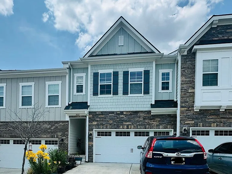 1425 Hopedale Dr — Photo 1