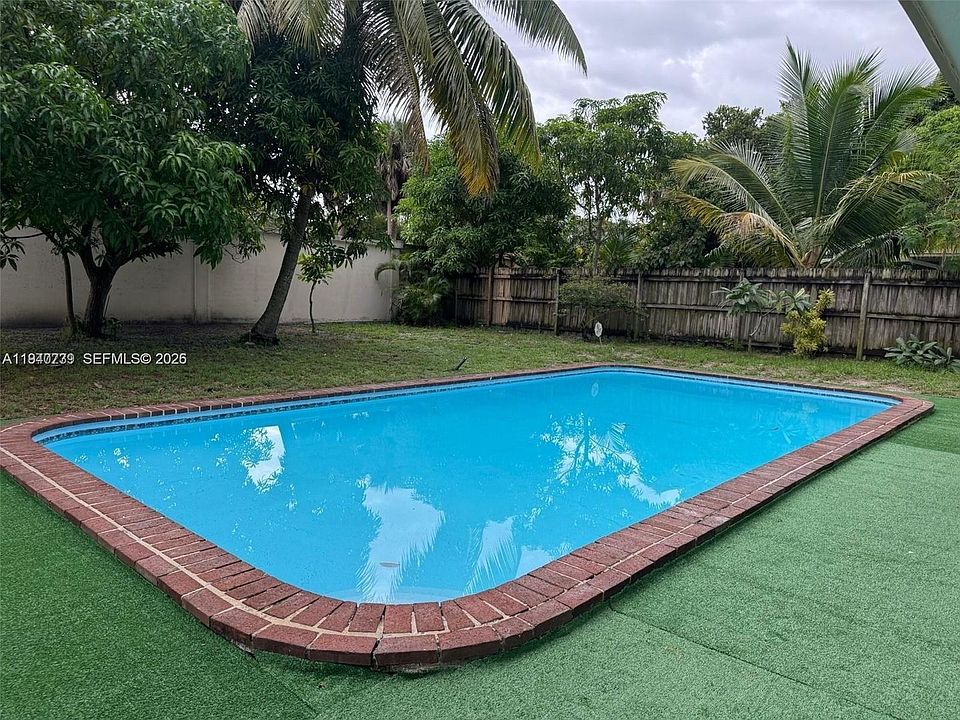 1st image of 370 NW 43rd Ave #0