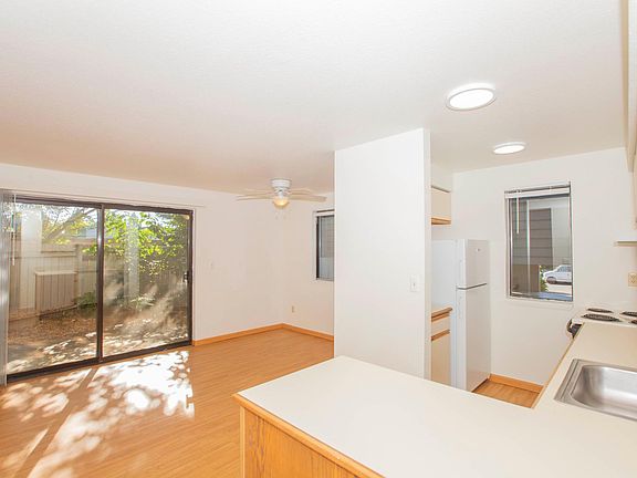 5th image of 10540 Whitman Ave N APT 102