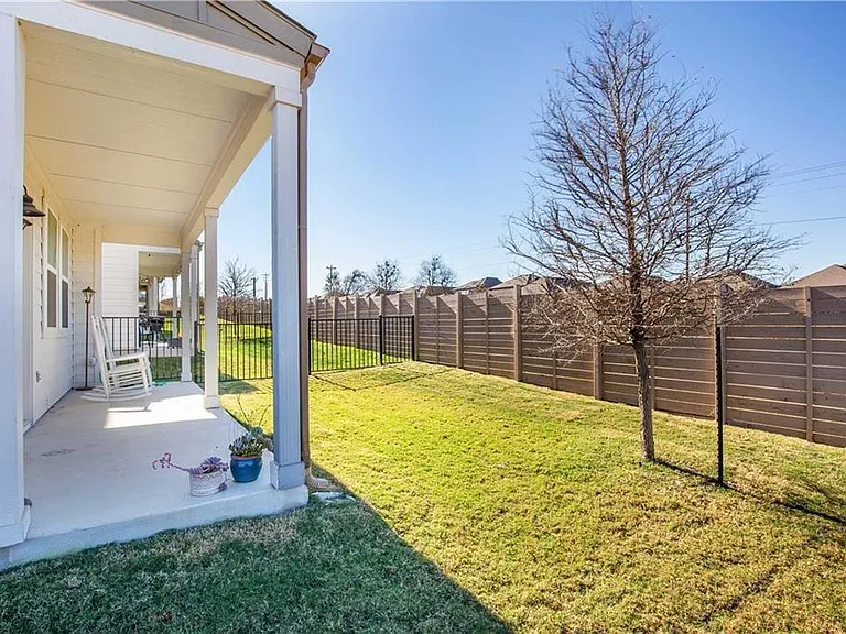 7500 Burnham Pl — Photo 18